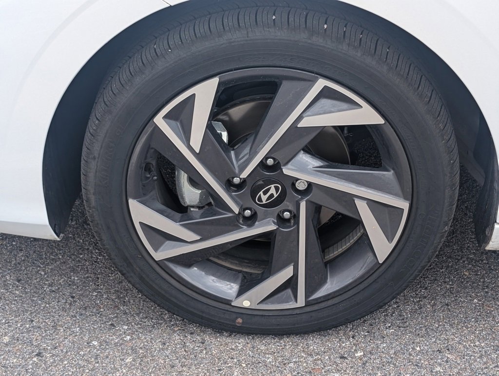 Used 2025 Hyundai Elantra SEL image 23