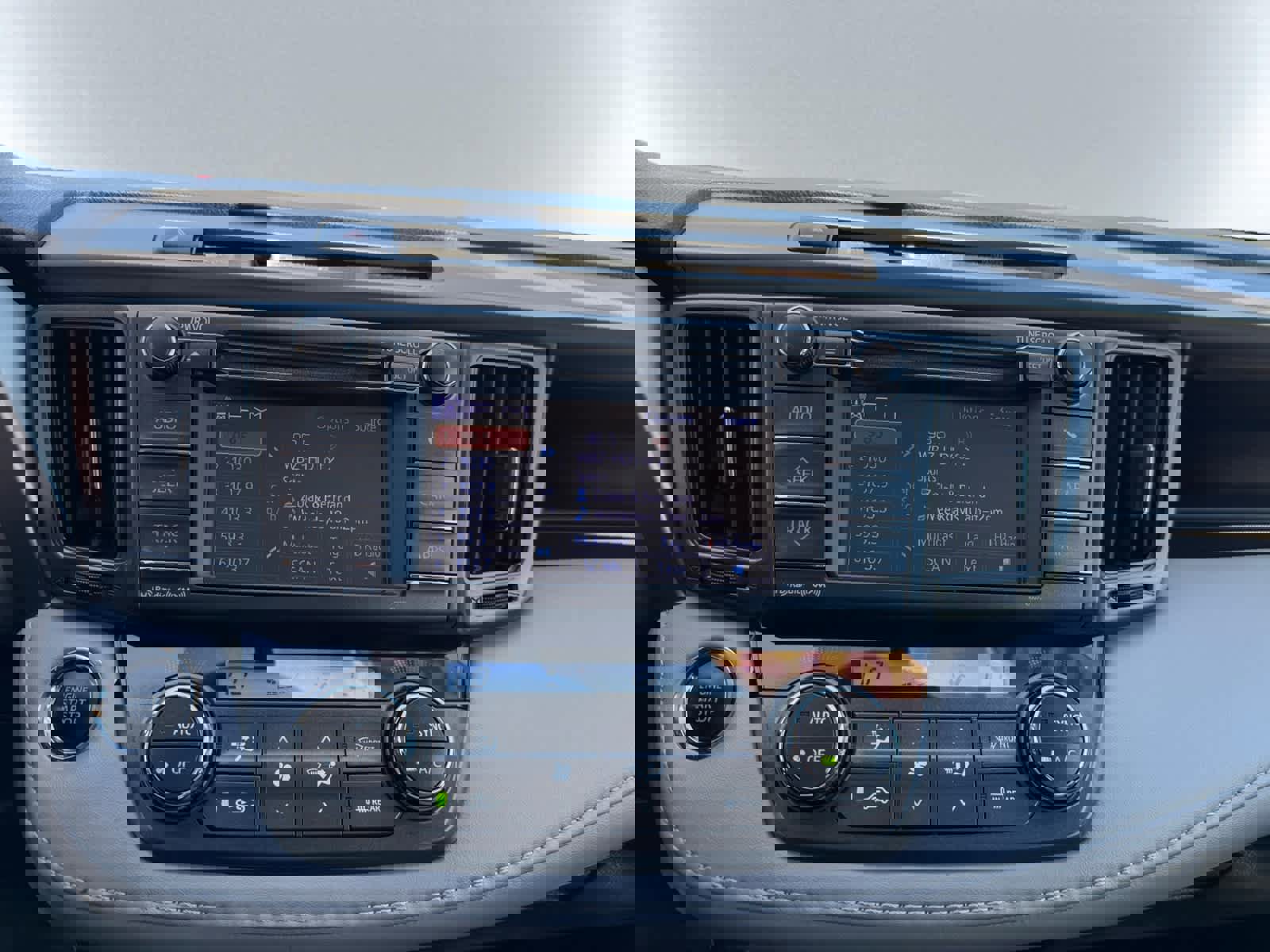 Used 2013 Toyota RAV4 Limited AWD/4WD image 14