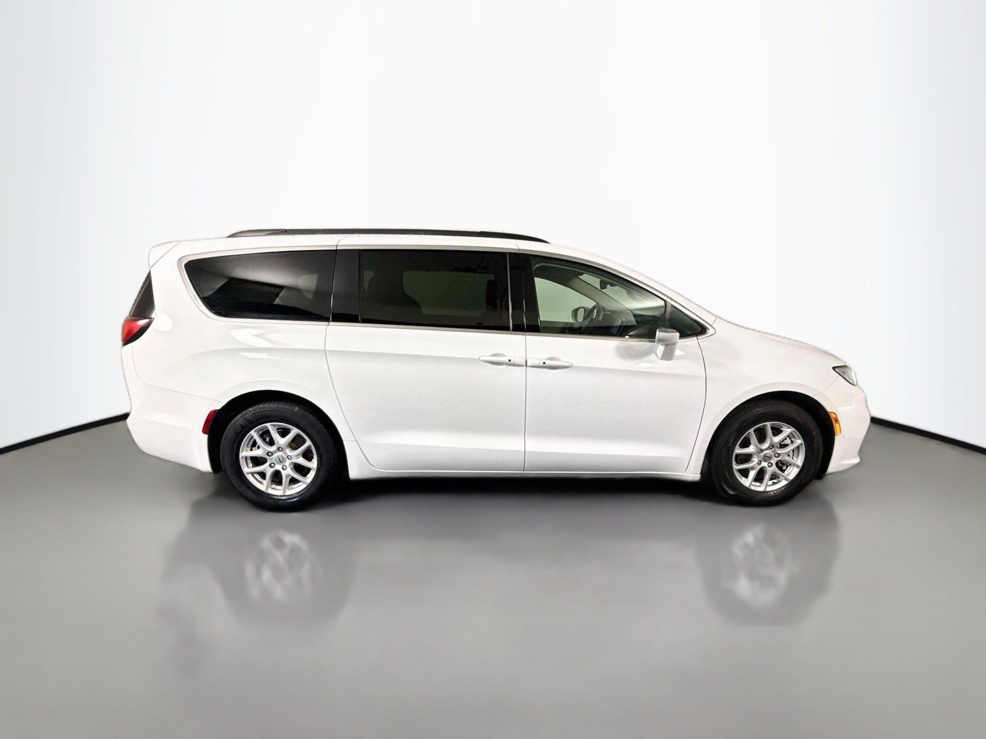 Used 2022 Chrysler Pacifica Touring-L FWD image 11