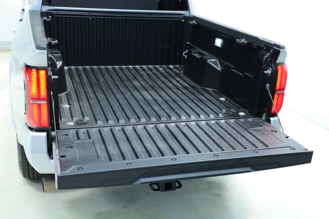 Used 2025 Toyota Tacoma SR5 image 8