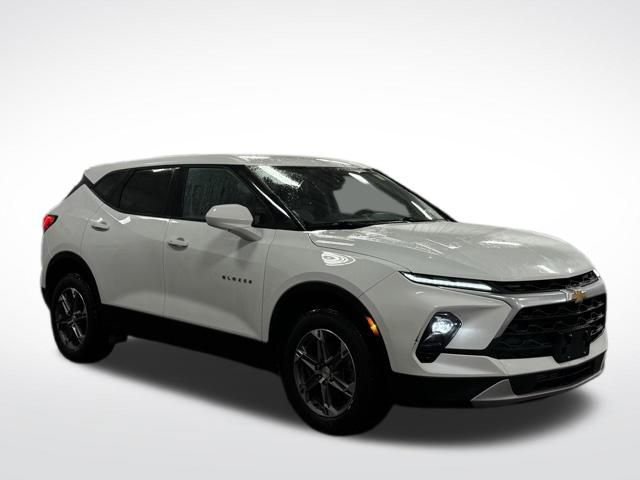 Used 2023 Chevrolet Blazer LT w/ Driver Confidence Package image 4