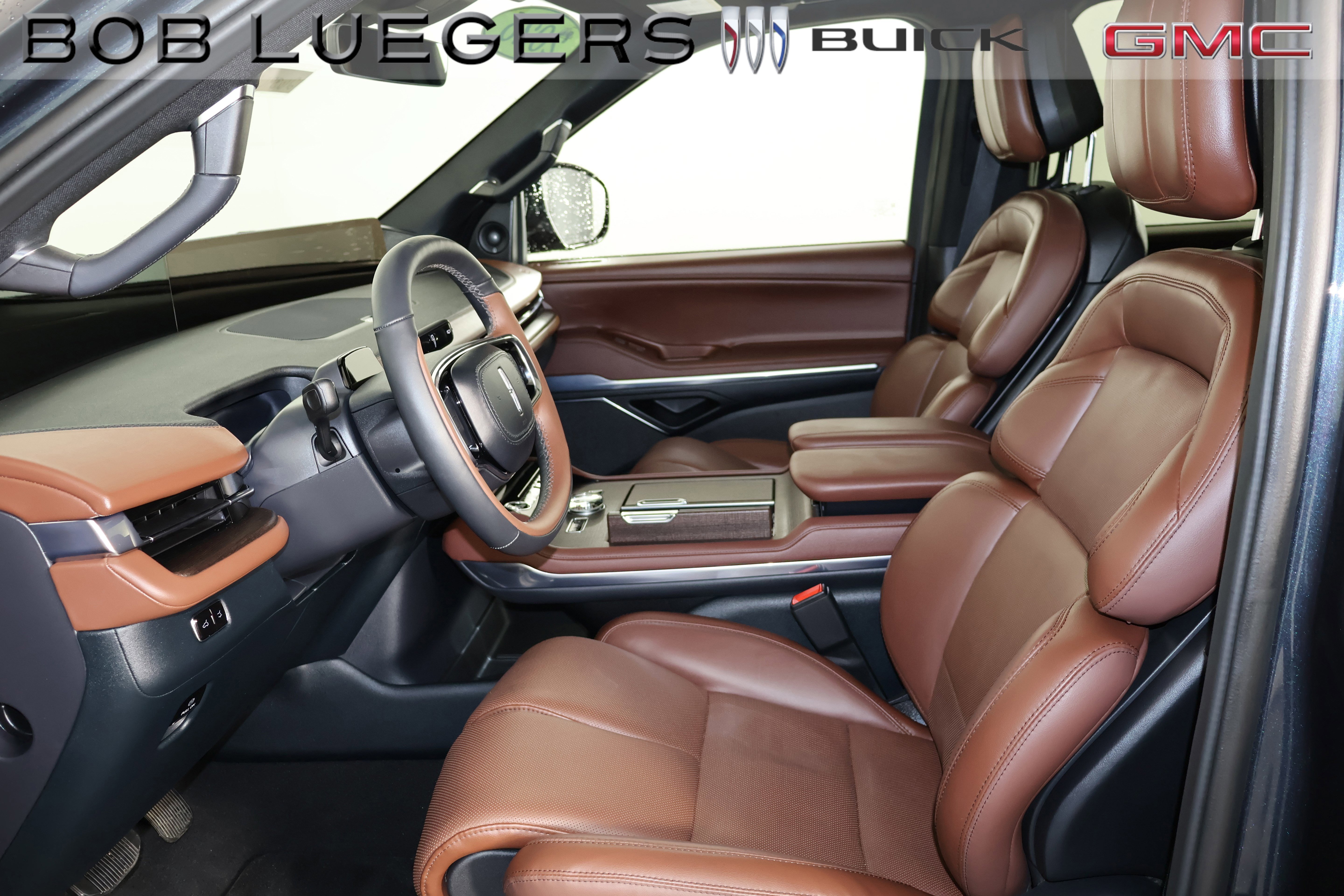 Used 2026 Lincoln Navigator Reserve AWD/4WD image 9