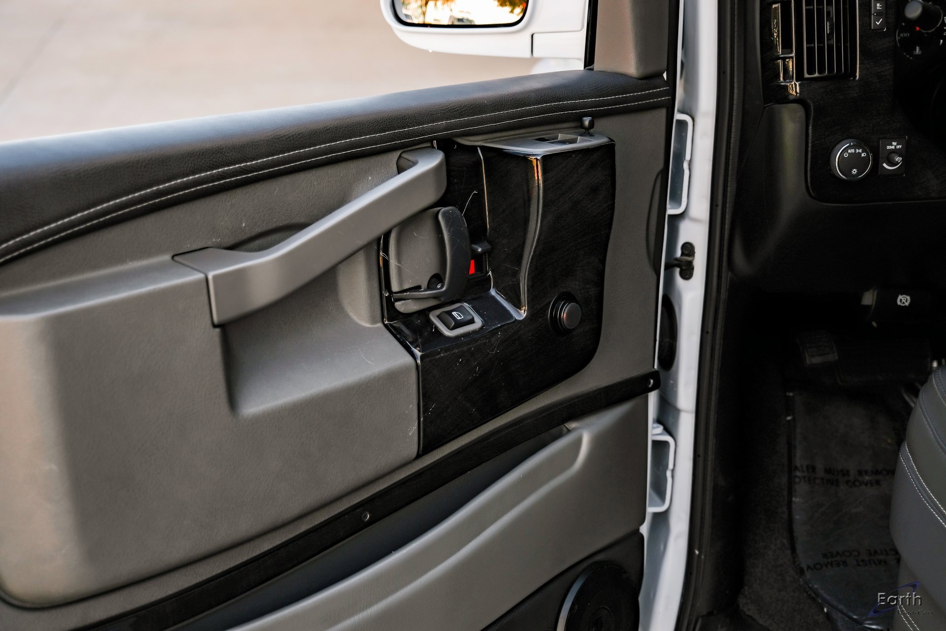 Used 2023 Chevrolet Express 2500 image 93