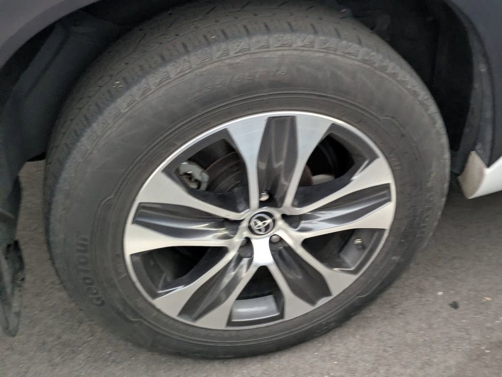 Used 2022 Toyota Highlander XLE image 9