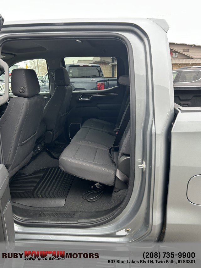 Used 2025 GMC Sierra 1500 SLE image 9