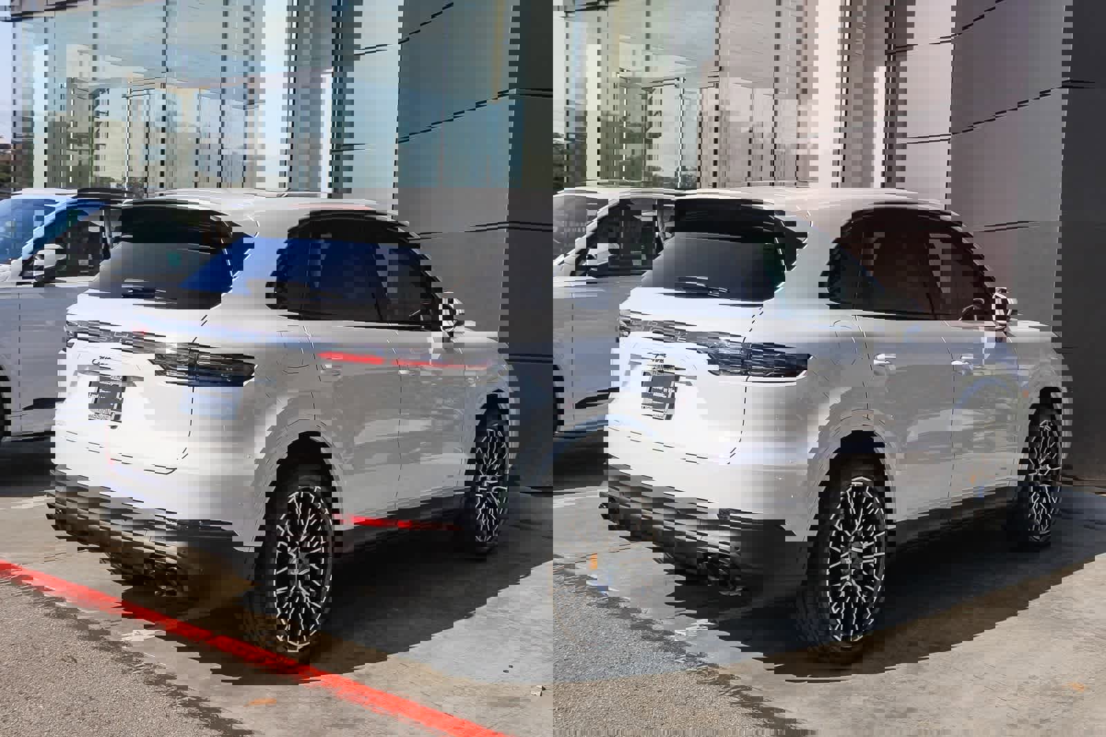 Used 2023 Porsche Cayenne Platinum Edition image 7