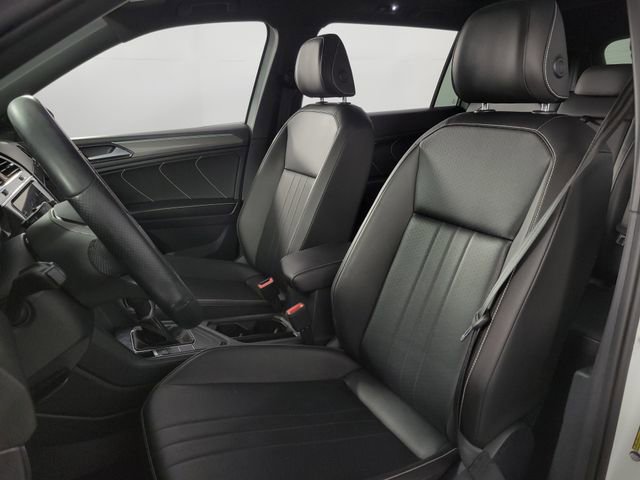 Used 2022 Volkswagen Tiguan SE R-Line image 13