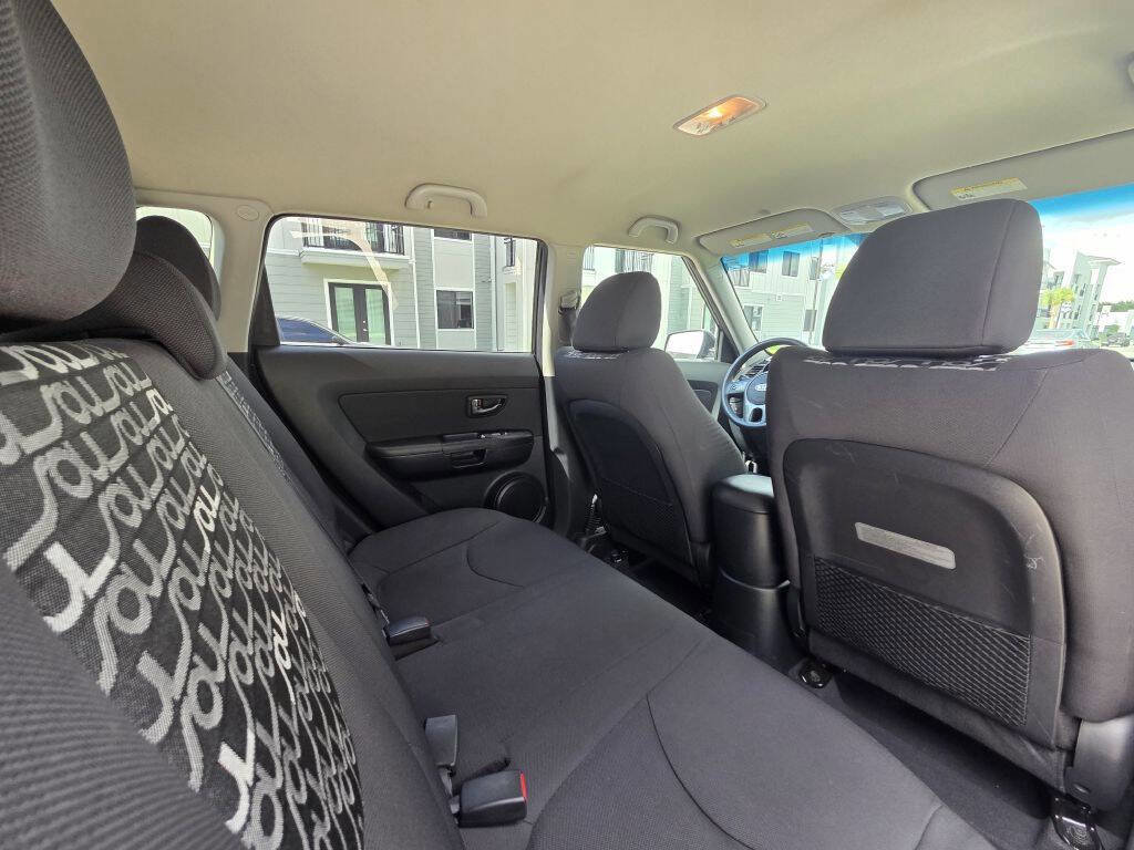 Used 2011 Kia Soul + w/ Audio Pkg FWD image 38