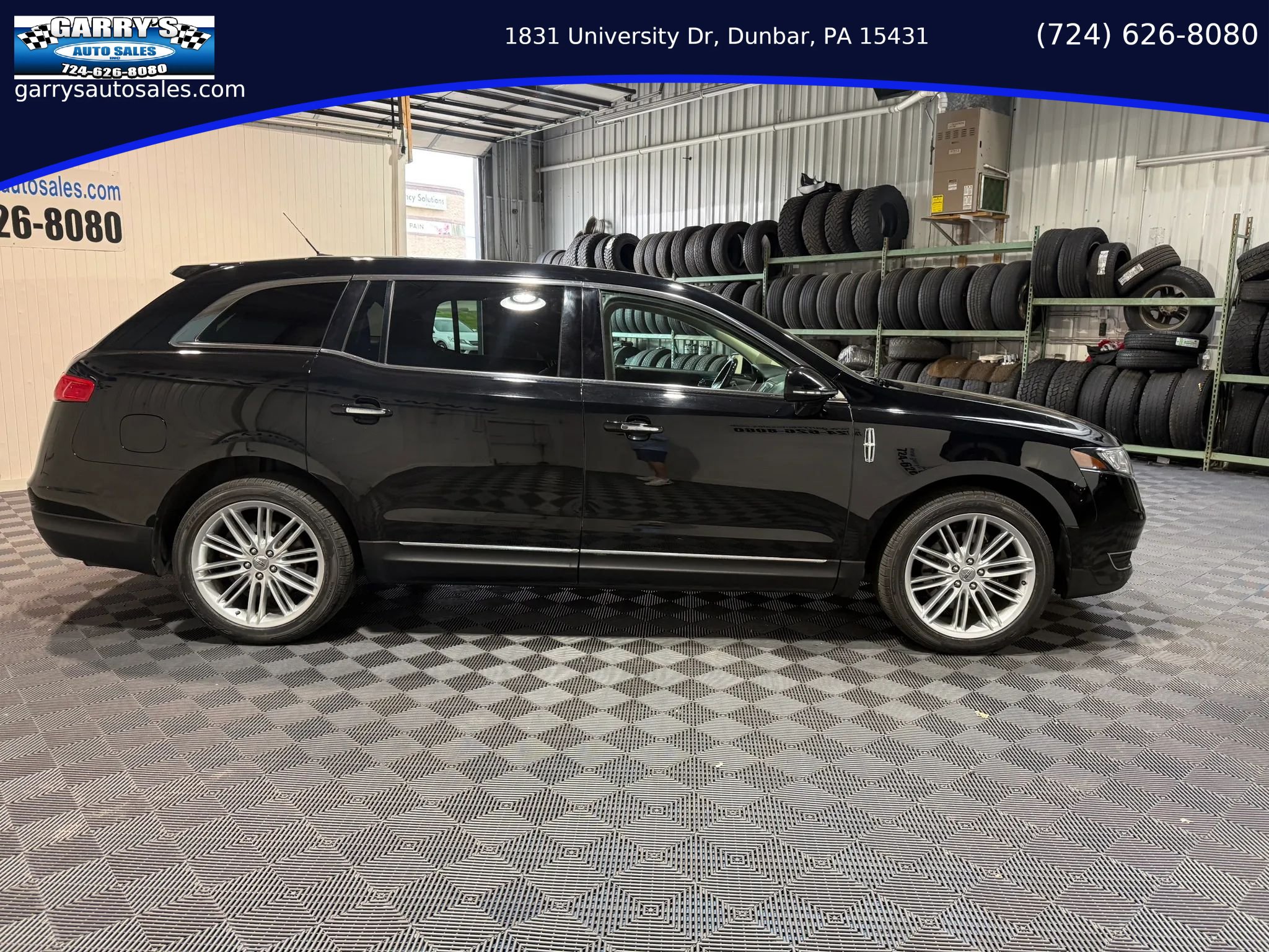 Used 2018 Lincoln MKT AWD image 4