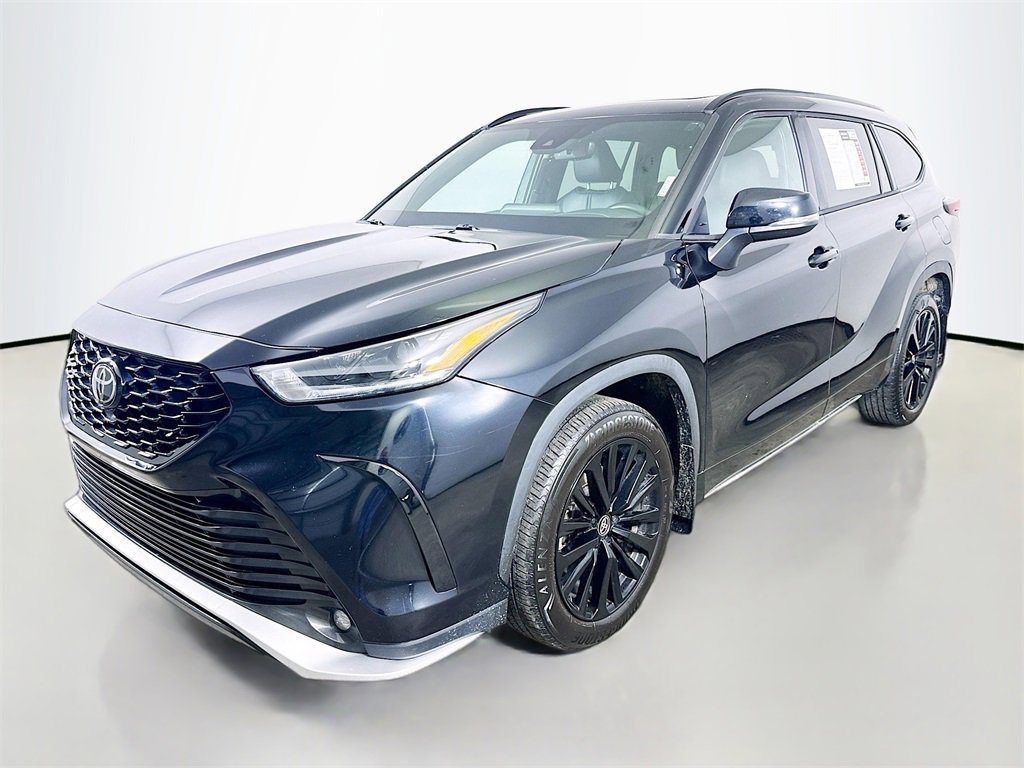Used 2024 Toyota Highlander XSE image 3