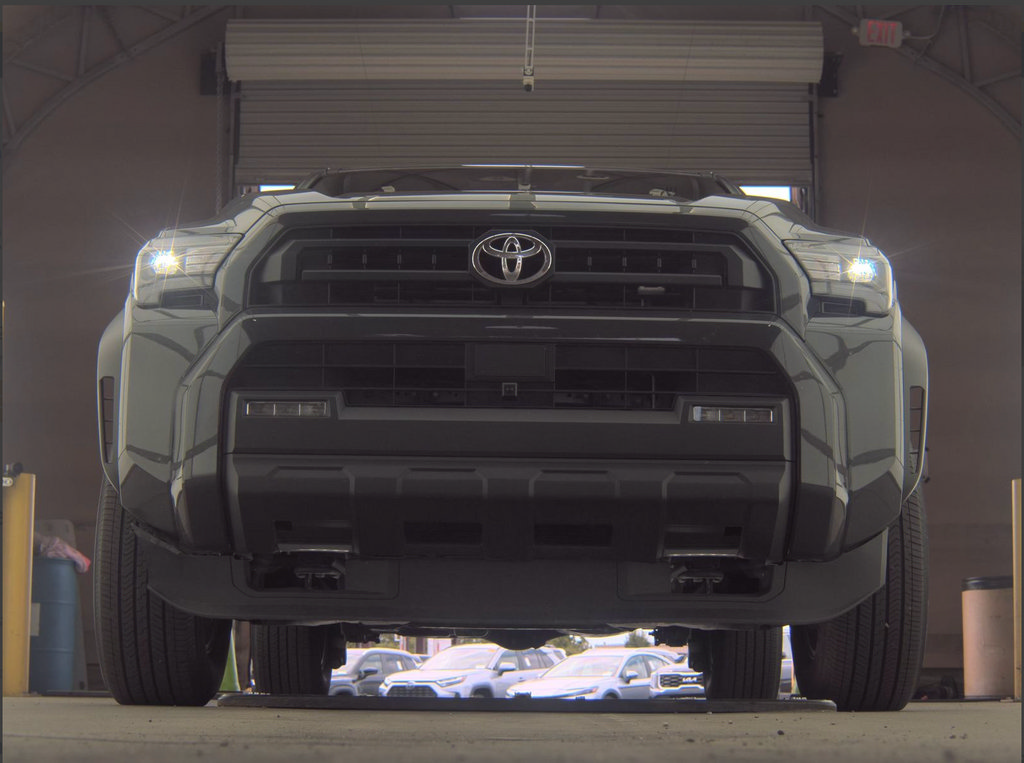 Used 2025 Toyota 4Runner SR5 AWD/4WD image 12