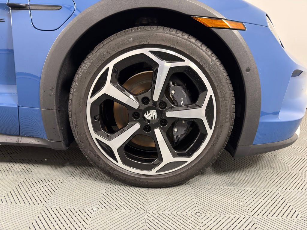 Certified 2025 Porsche Taycan 4 Cross Turismo AWD/4WD image 12