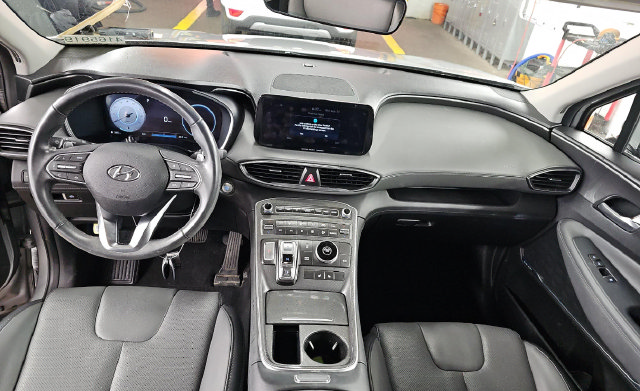 Used 2023 Hyundai Santa Fe SEL w/ Premium Package FWD image 8