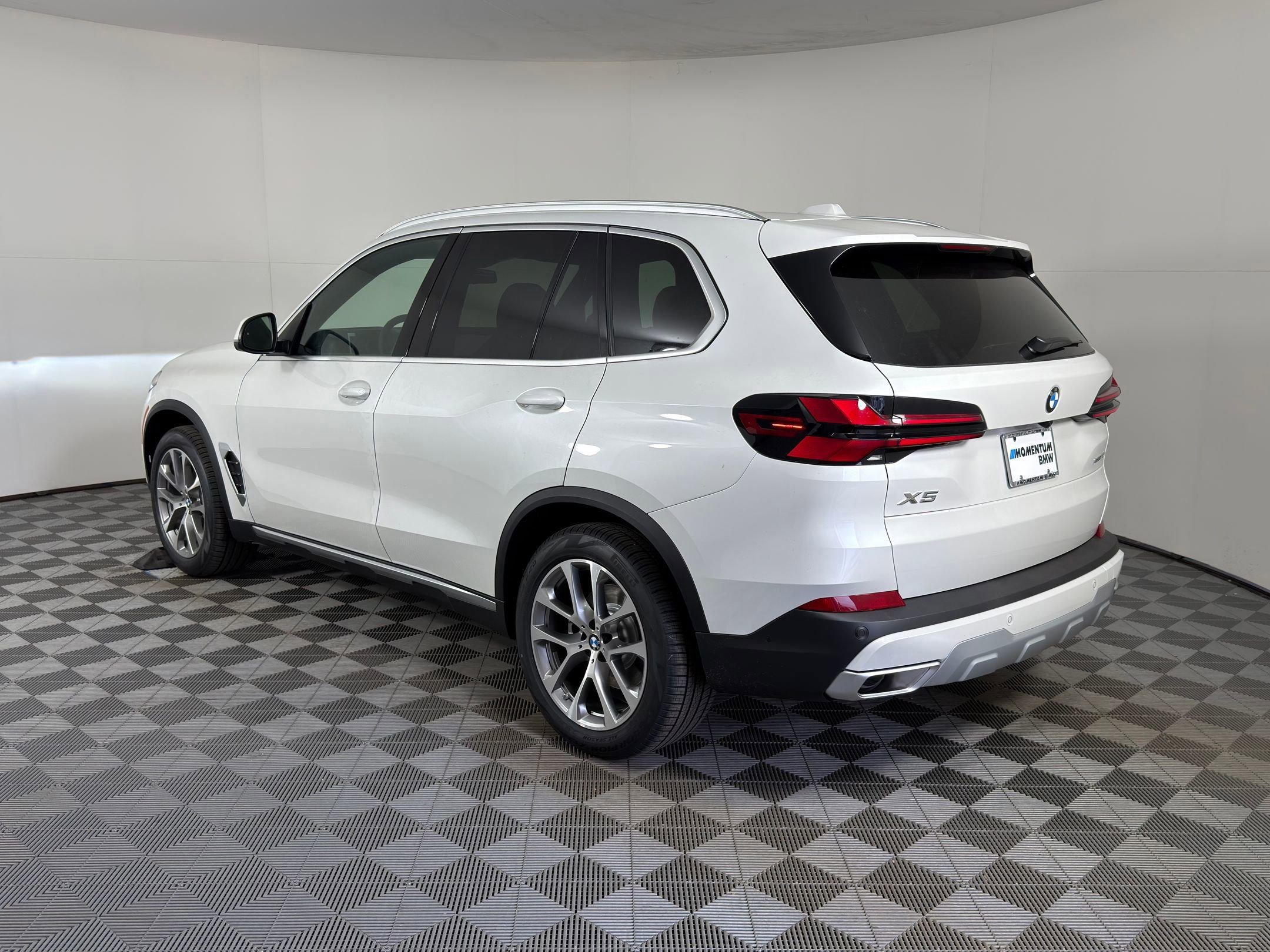 Used 2026 BMW X5 sDrive40i w/ Premium Package RWD image 3