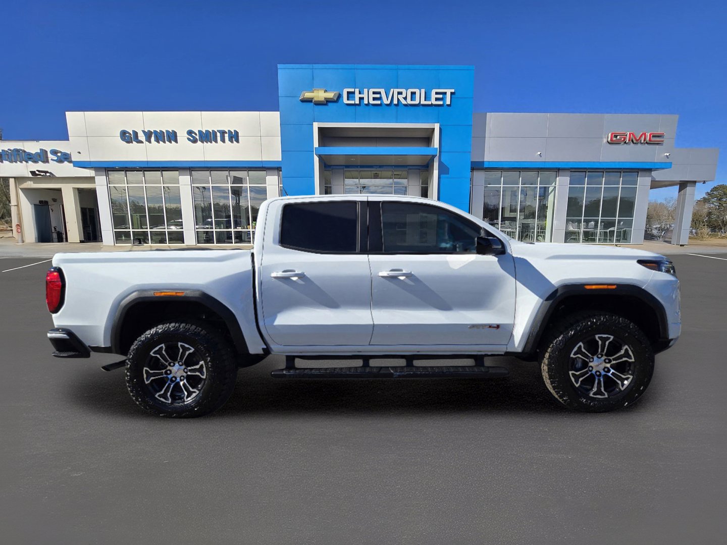 Used 2024 GMC Canyon AT4 w/ Technology Package AWD/4WD image 4