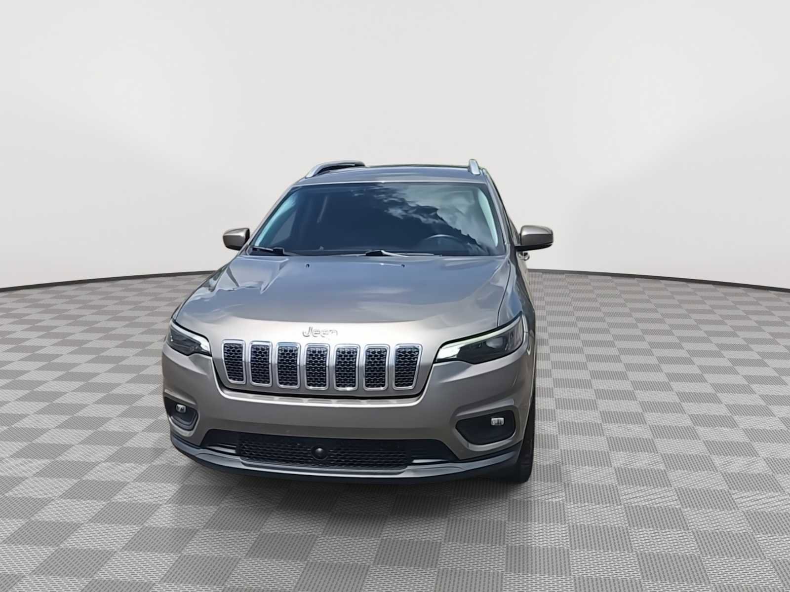 Used 2021 Jeep Cherokee Latitude Plus w/ Mopar Interior Package AWD/4WD image 3