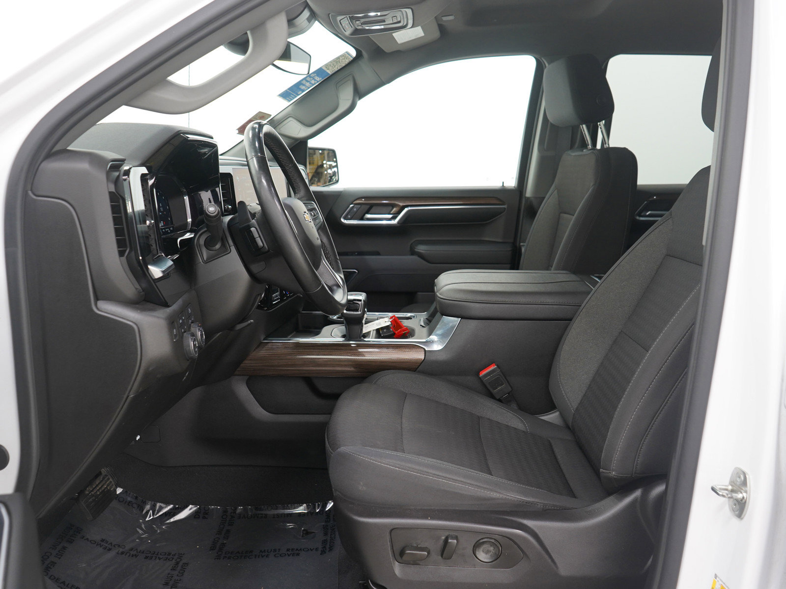 Used 2024 Chevrolet Silverado 1500 LT image 18