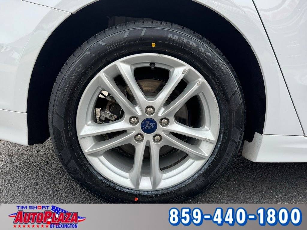 Used 2018 Ford Fusion SE w/ Fusion SE Technology Package image 14