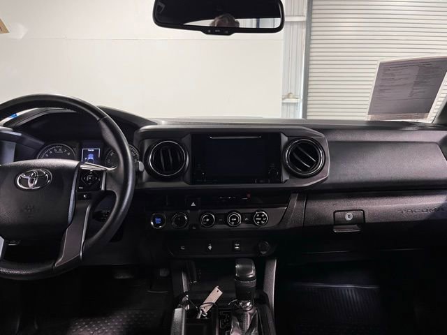 Used 2017 Toyota Tacoma TRD Sport AWD/4WD image 20