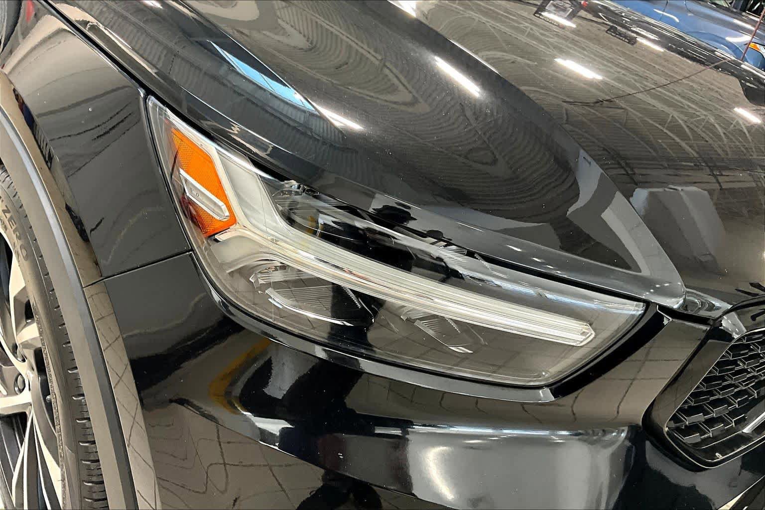 Used 2020 Volvo XC40 T5 R-Design w/ Protection Package AWD/4WD image 26