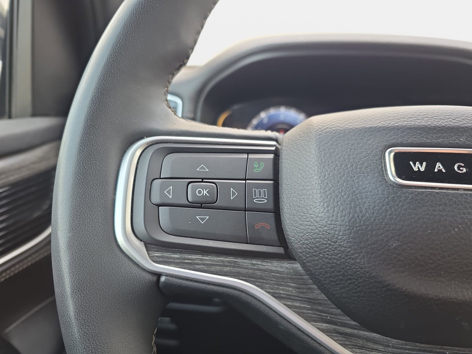 Used 2024 Jeep Wagoneer L Series II RWD image 16