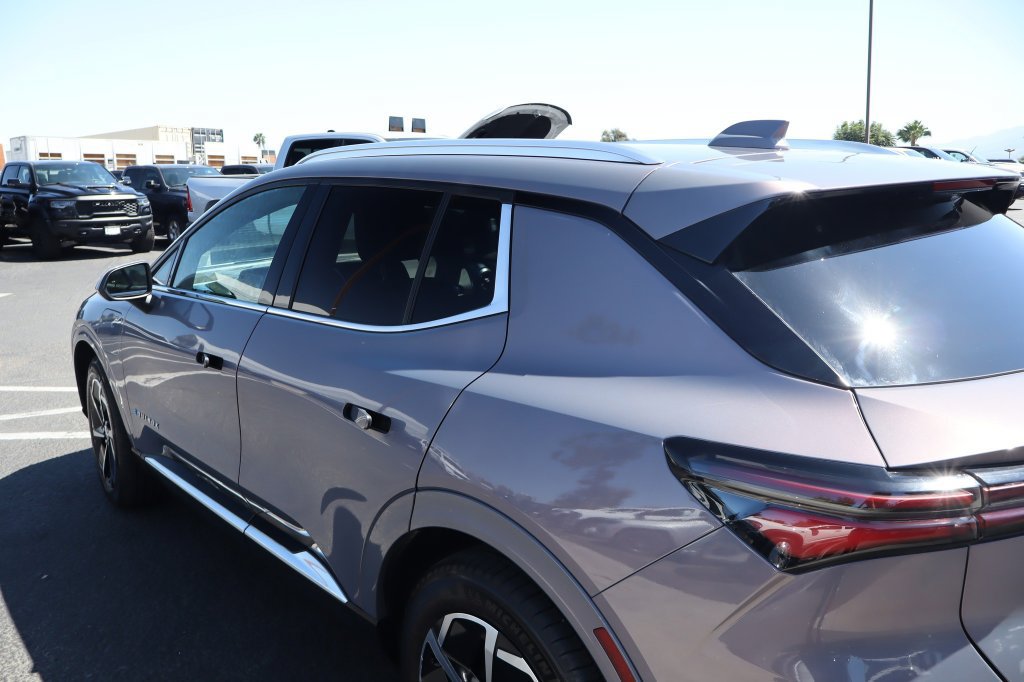 Used 2024 Chevrolet Equinox EV LT FWD image 16
