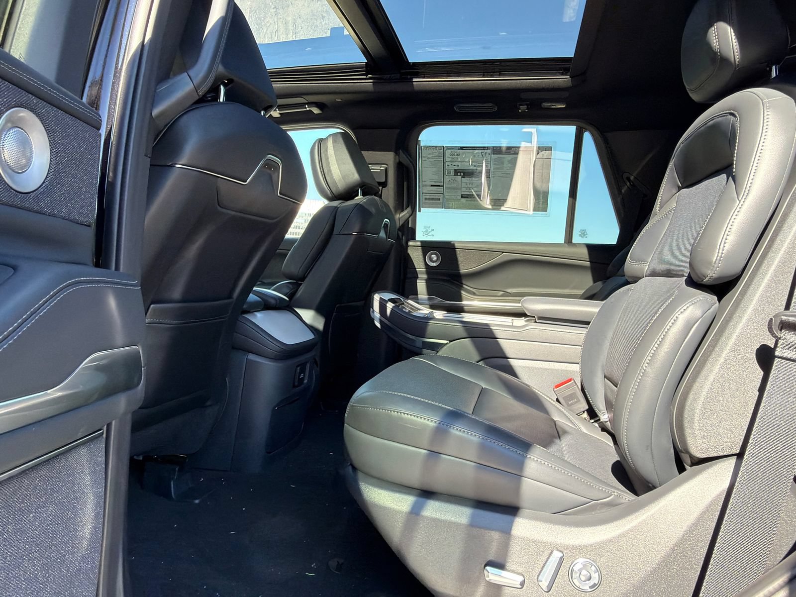 New 2026 Lincoln Navigator Reserve w/ Jet Appearance Package AWD/4WD image 19
