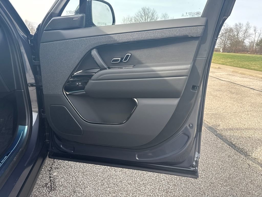 New 2026 Land Rover Range Rover Sport SE image 15