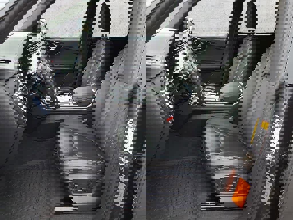 Used 2019 Audi Q8 Prestige w/ Year 1 Package image 4