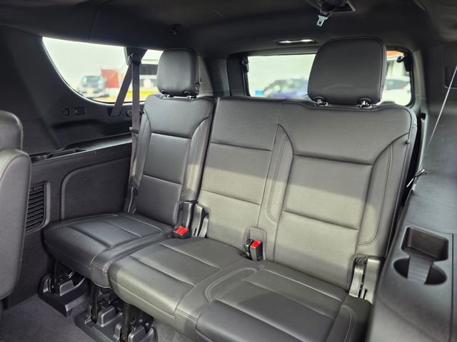 Used 2022 Chevrolet Suburban Z71 w/ Luxury Package AWD/4WD image 20