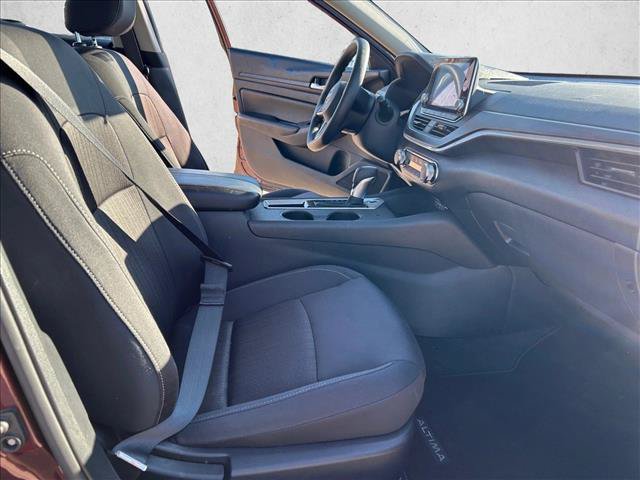 Used 2025 Nissan Altima 2.5 SV FWD image 17