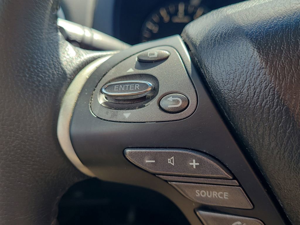 Used 2016 Nissan Pathfinder SV image 27