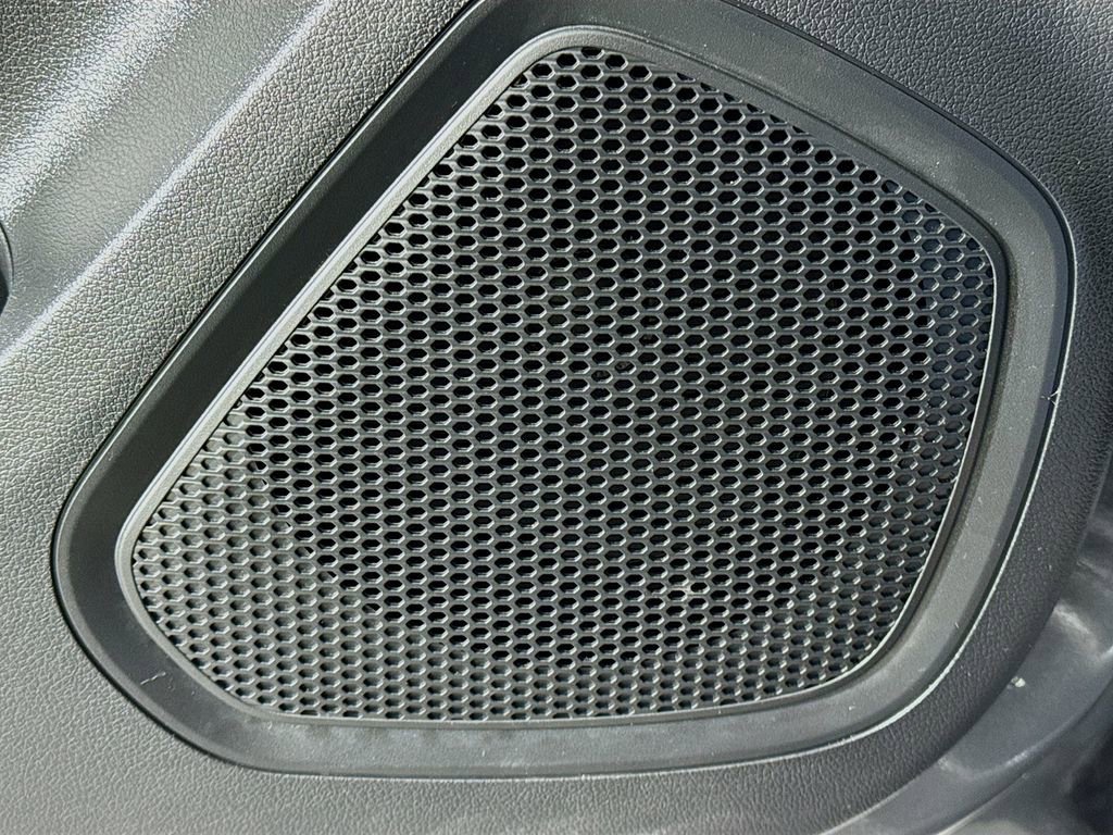 Used 2024 Hyundai Venue SEL image 18