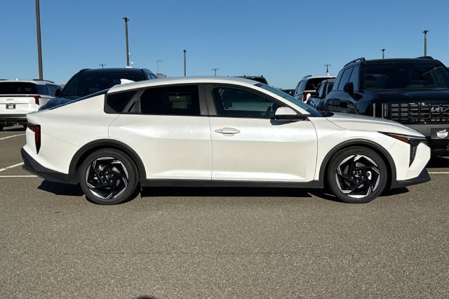 Certified 2025 Kia K4 EX FWD image 3