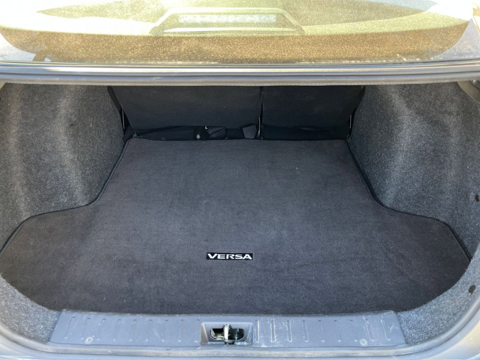 Used 2025 Nissan Versa SV image 32