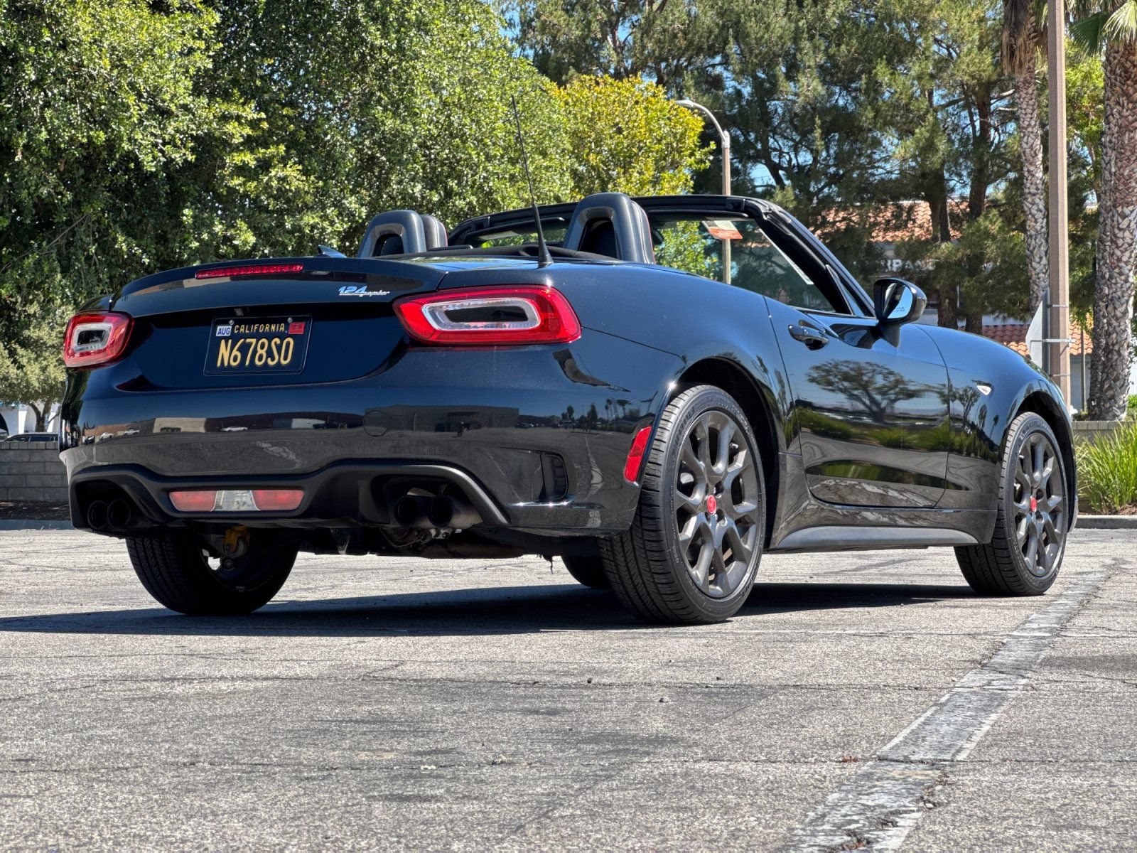 Used 2018 FIAT 124 Spider Abarth w/ Navigation & Sound Group RWD image 4