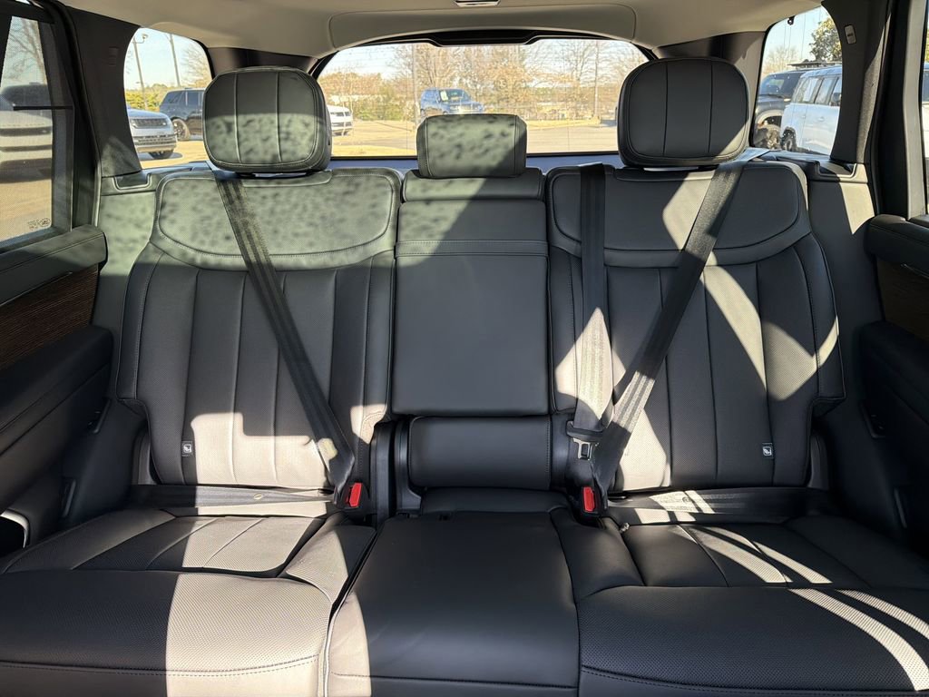 New 2026 Land Rover Range Rover Long Wheelbase SE image 29