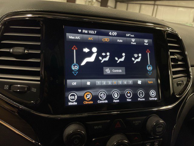 Used 2022 Jeep Grand Cherokee Limited image 22