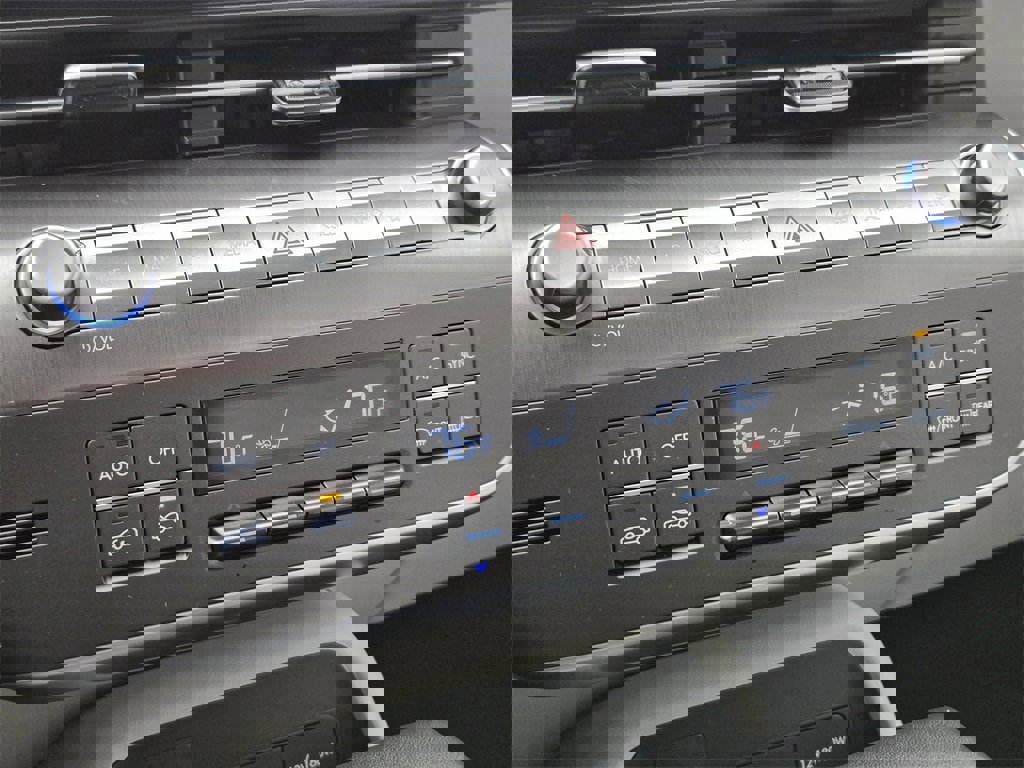 Used 2025 Hyundai Kona SEL image 12