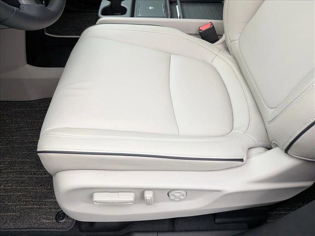 New 2026 Honda Odyssey Touring image 4