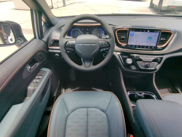 New 2027 Chrysler Pacifica Pinnacle w/ Theater Group AWD/4WD image 19