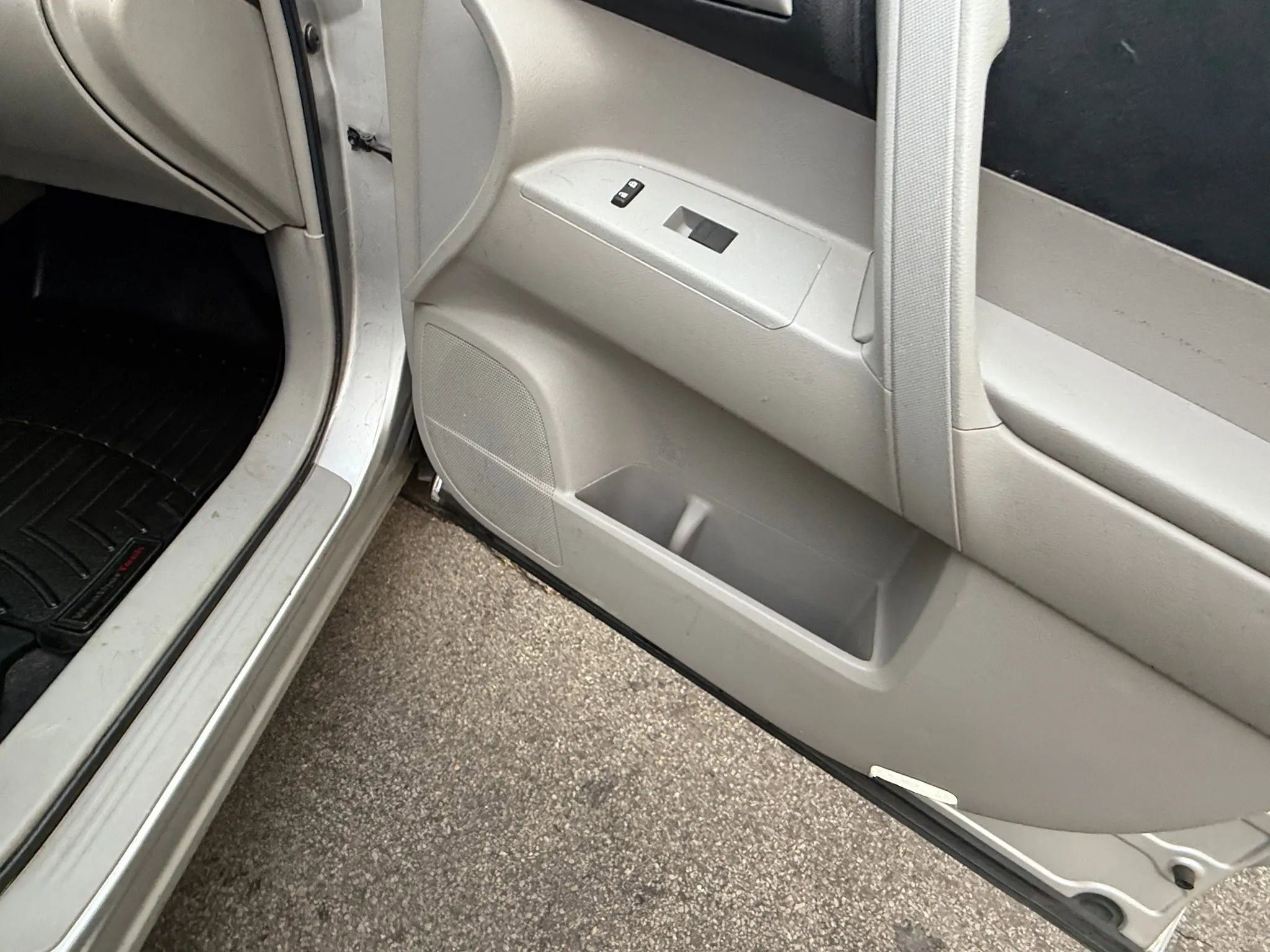 Used 2013 Toyota Highlander SE image 32