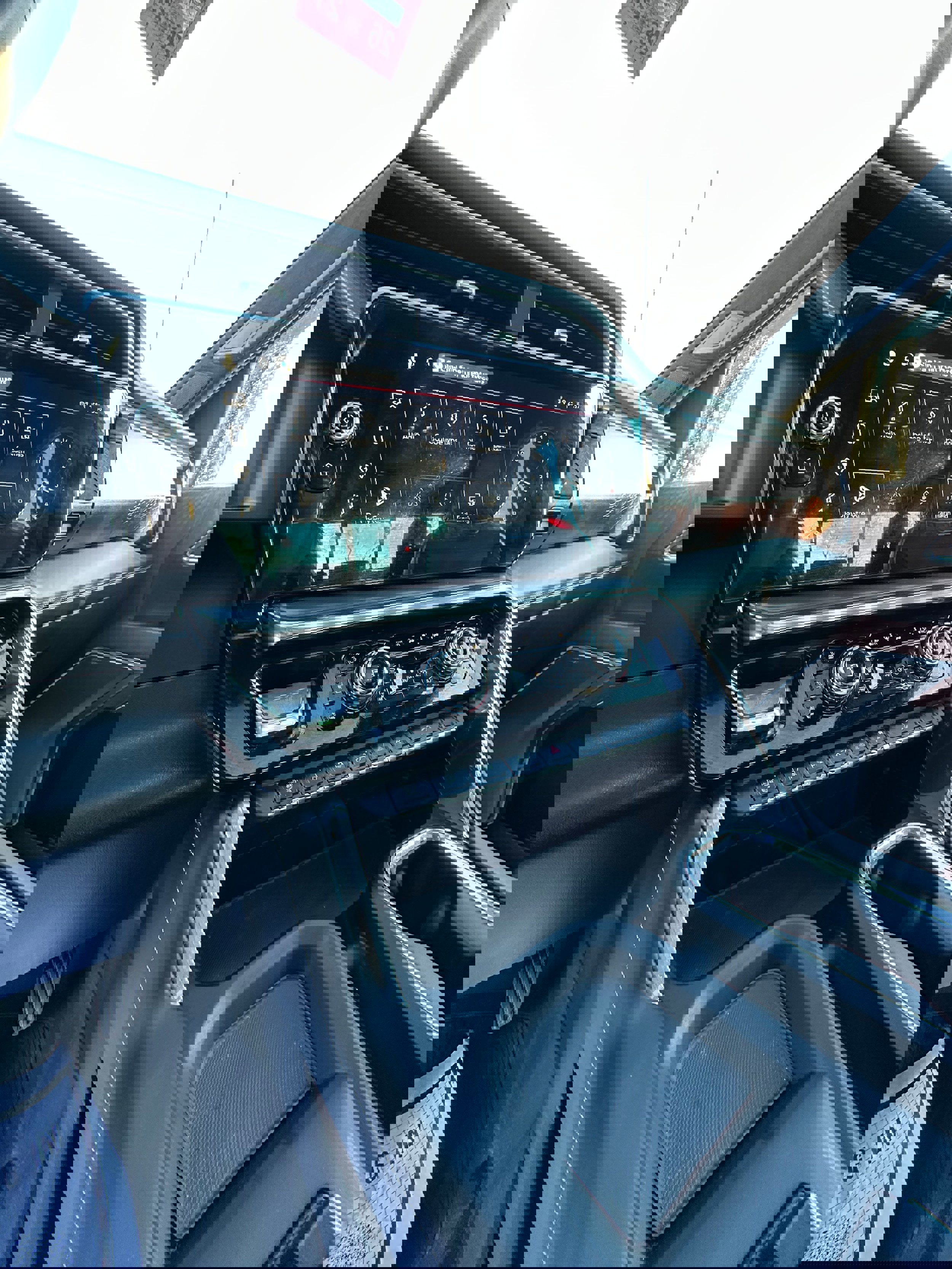 Used 2024 GMC Sierra 2500 Denali Ultimate image 12