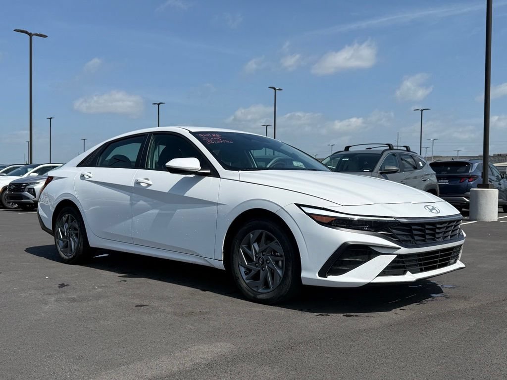 Certified 2024 Hyundai Elantra SEL FWD image 3