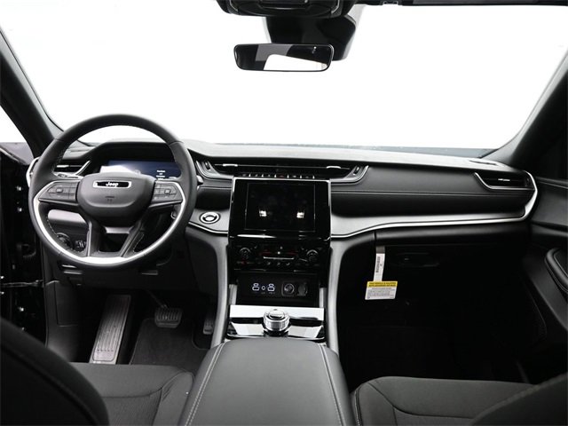 New 2025 Jeep Grand Cherokee Laredo X w/ Luxury Tech Group I image 23