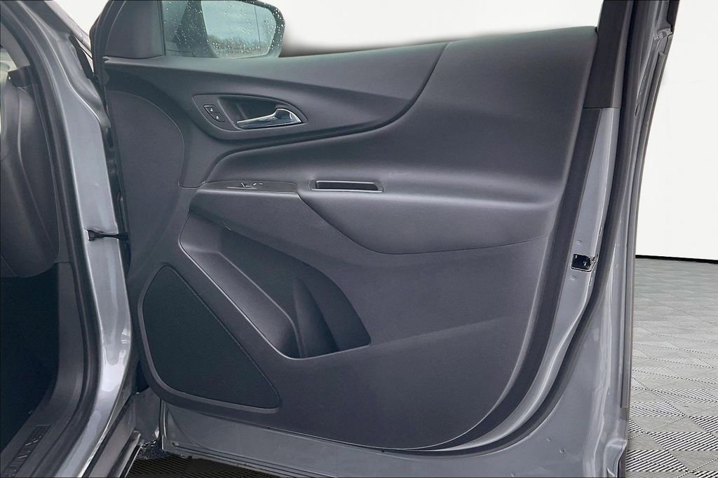 Used 2023 Chevrolet Equinox LT image 30