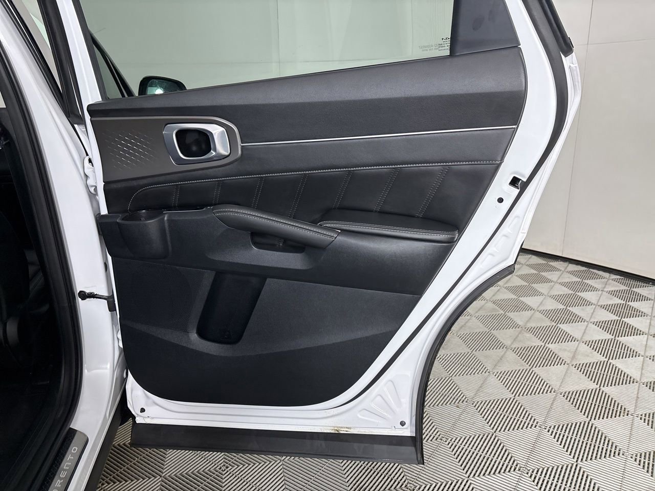 Used 2023 Kia Sorento SX FWD image 25