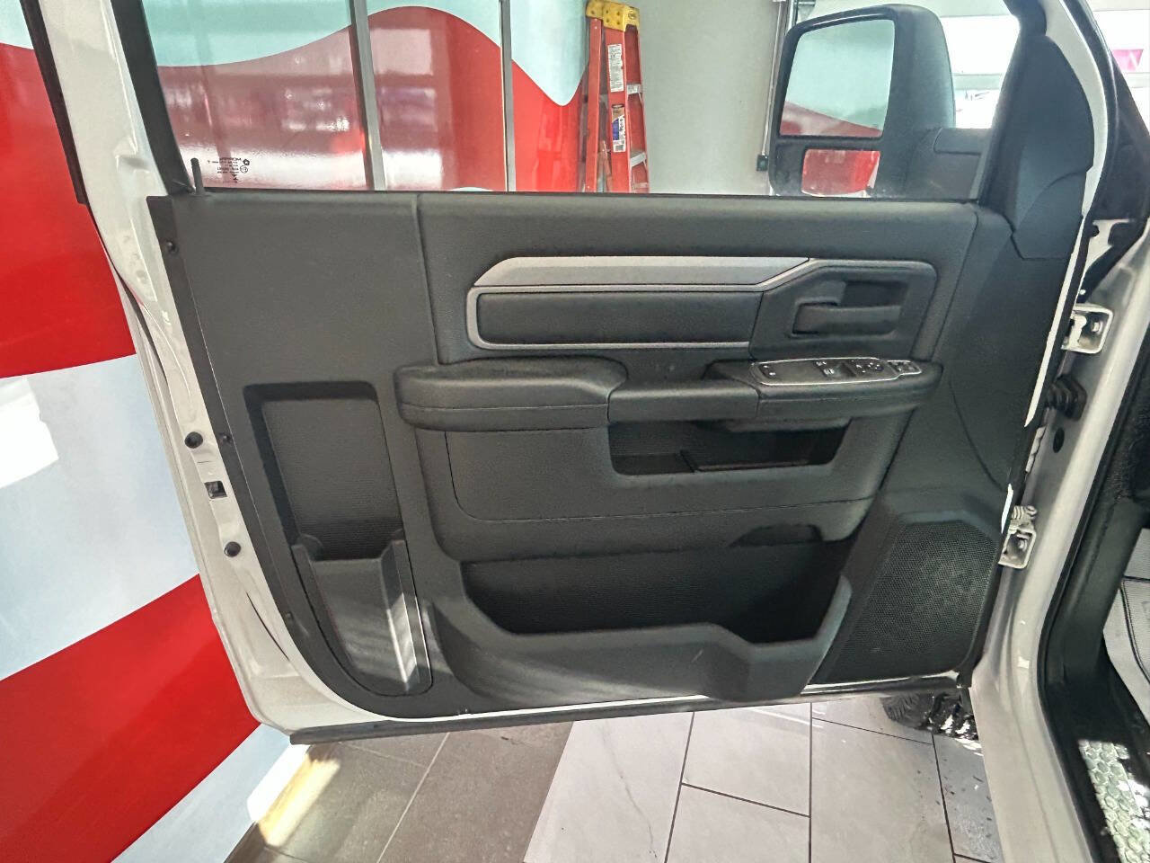 Used 2024 RAM 2500 Tradesman w/ Chrome Appearance Group image 8
