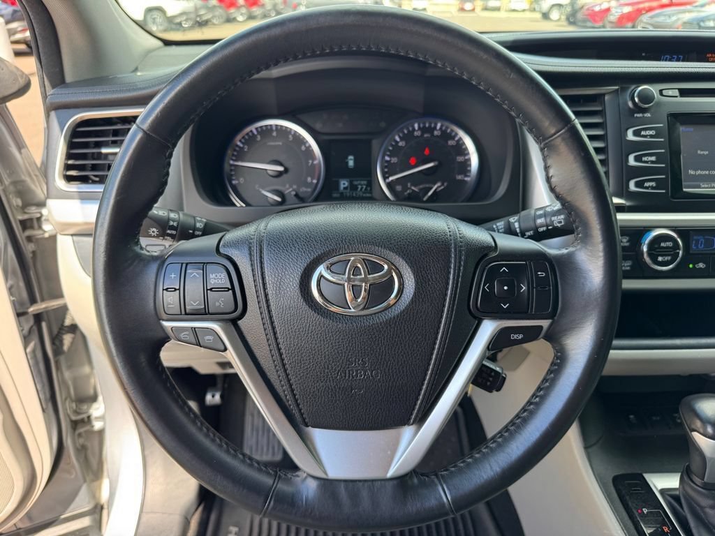 Used 2014 Toyota Highlander Plus w/ Preferred Accessory Package AWD/4WD image 20