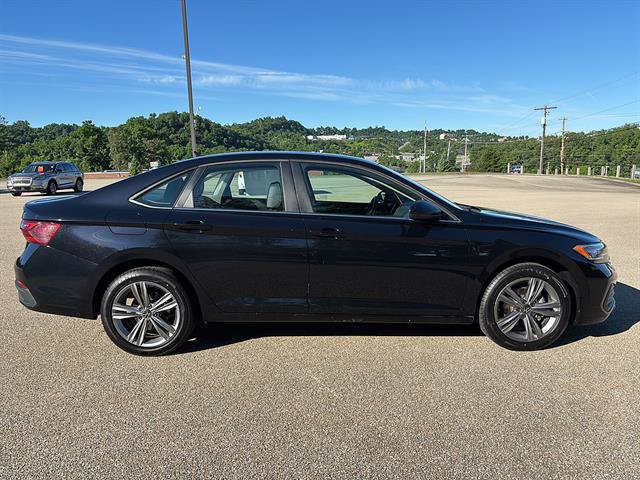 Used 2024 Volkswagen Jetta SE FWD image 5